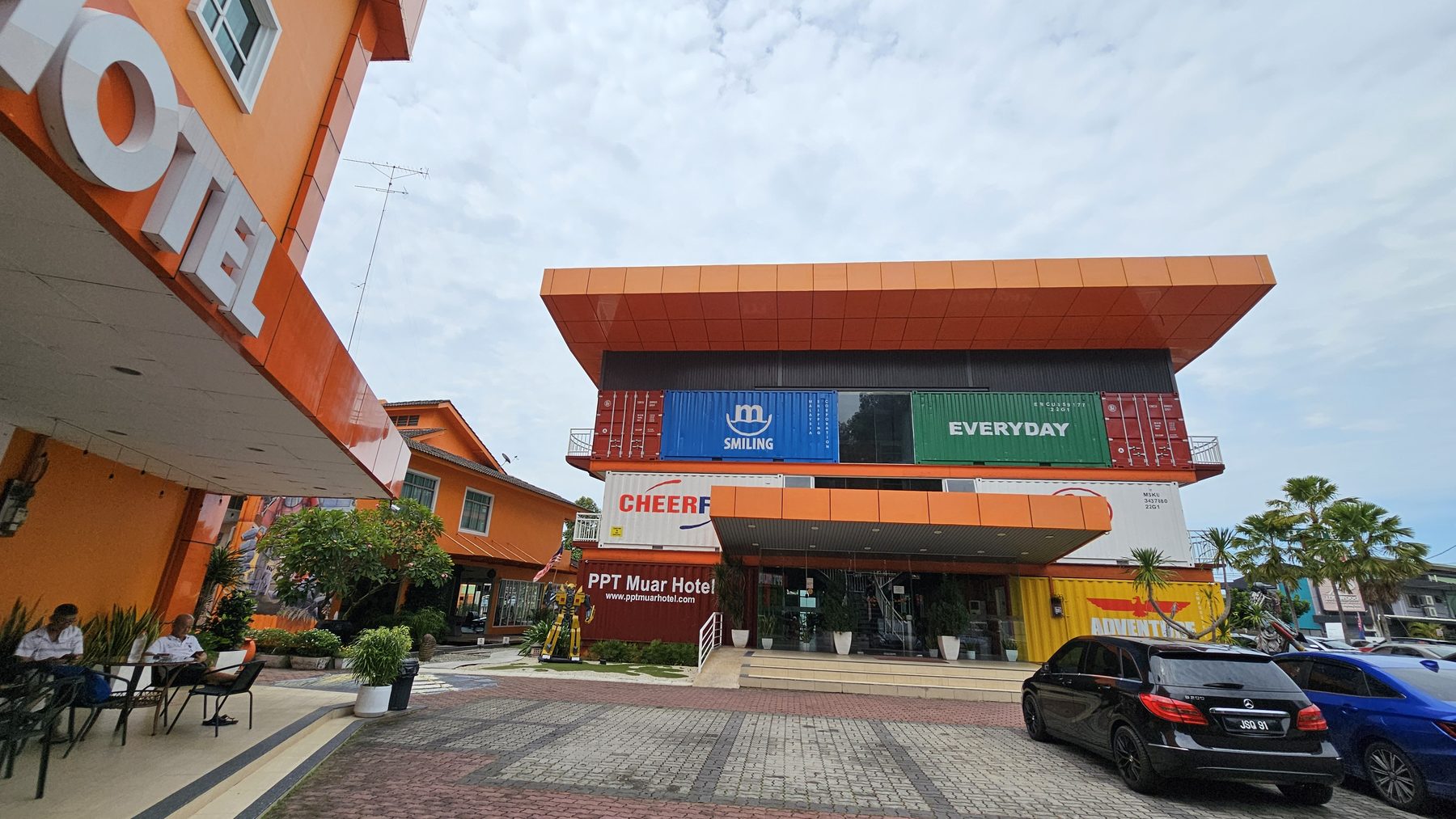 PPT Muar Hotel entrance and frontage